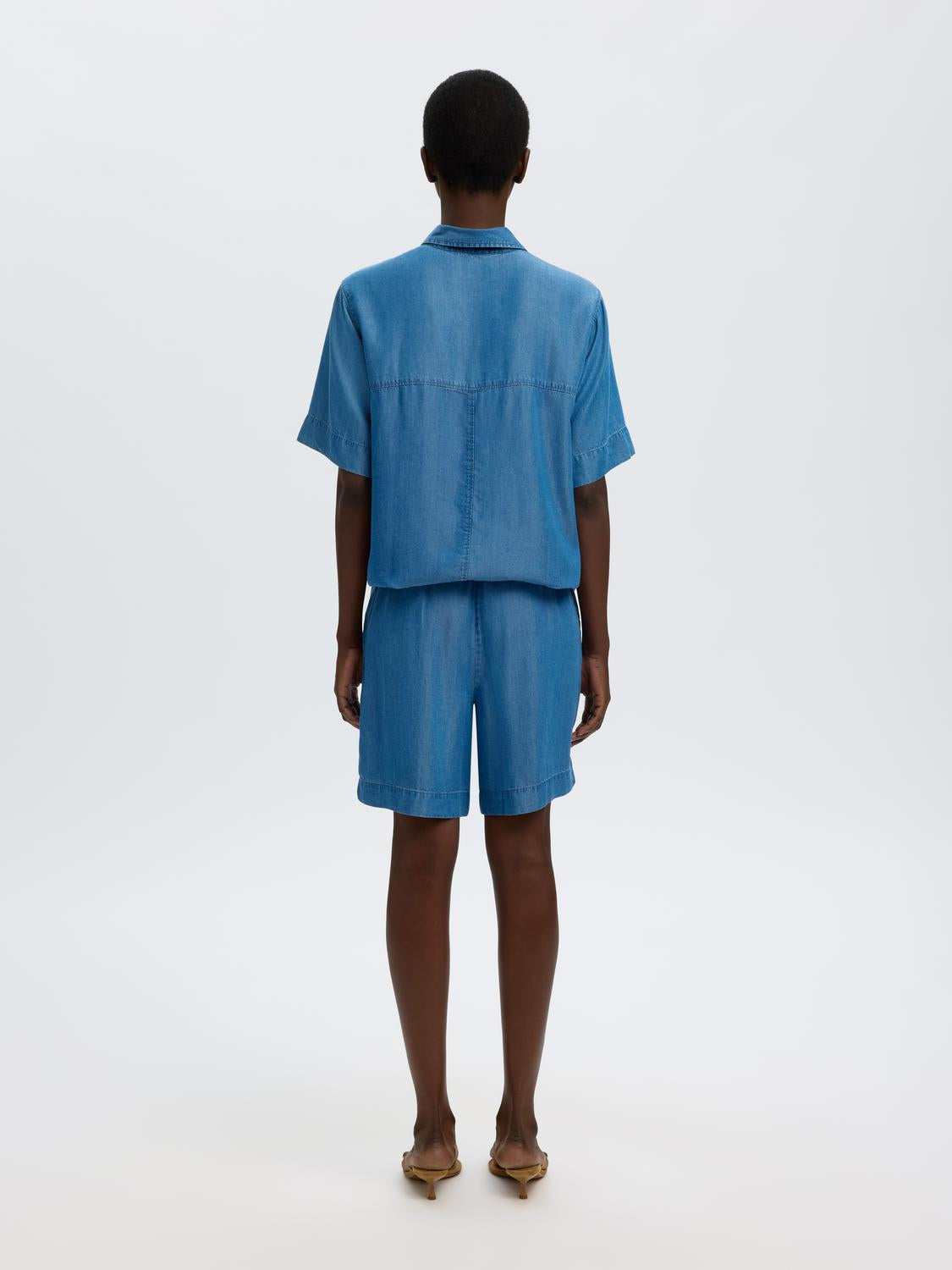 model_shot-back
